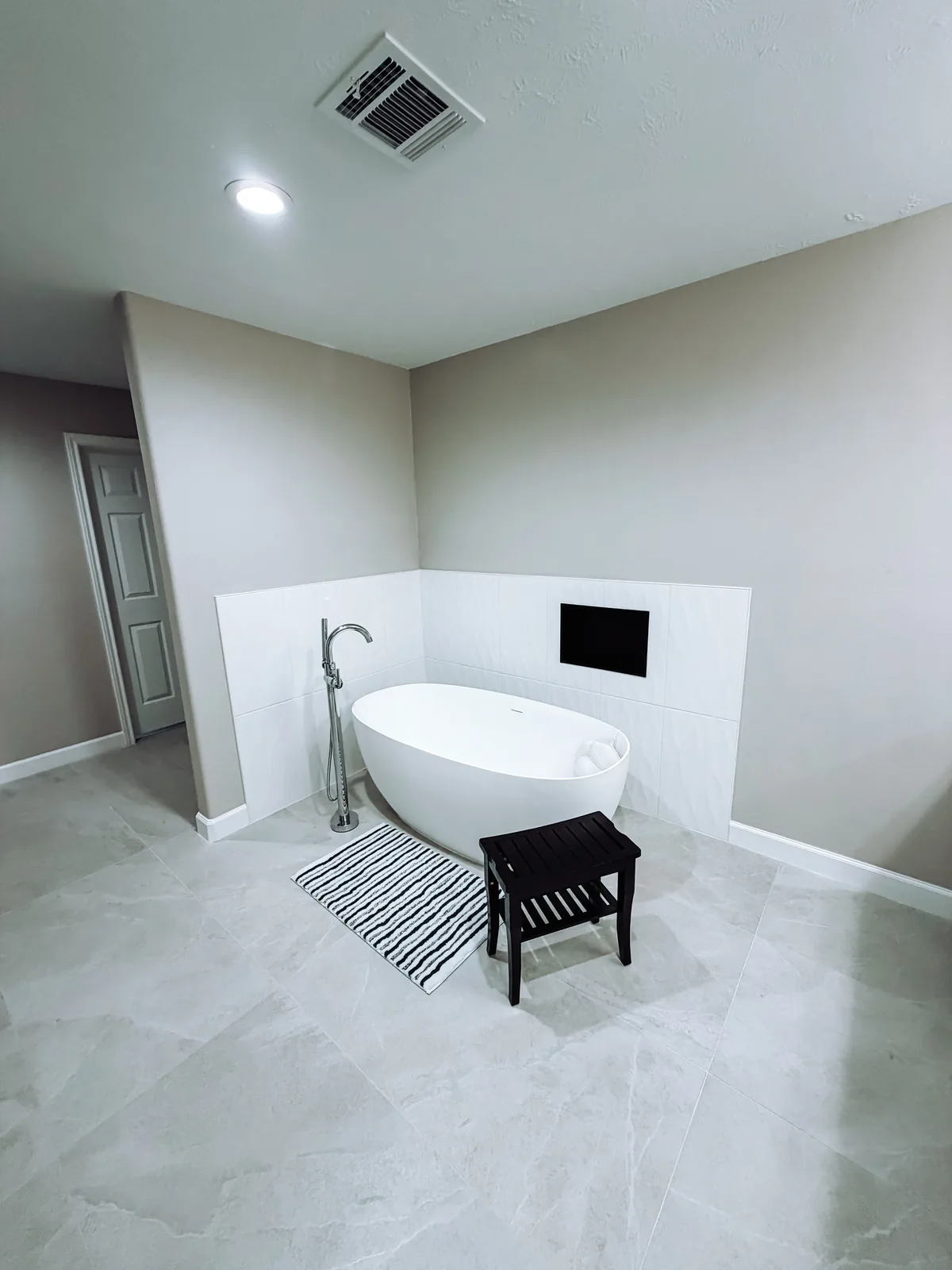 Luxury master bathroom remodel near Manvel, TX