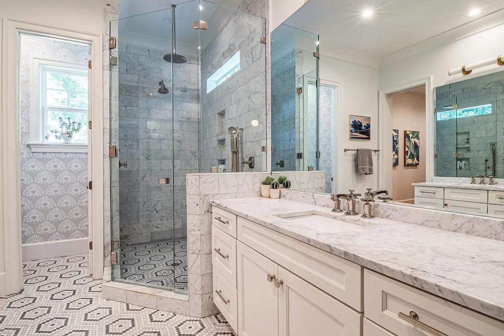 Small bathroom with stylish floor tile