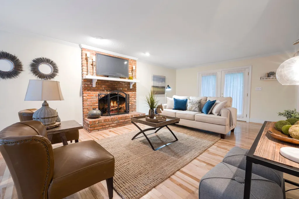 Modern living room with contemporary finishes