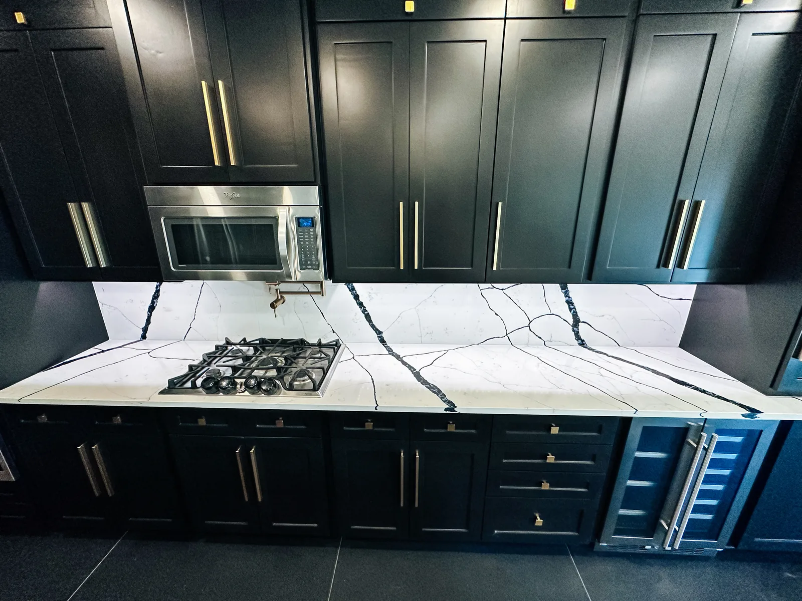 Spacious kitchen renovation with breakfast bar seating, Houston area